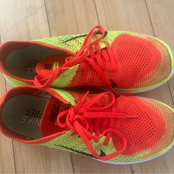 Men’s Nike Flynit Runner Sneaker Size 9 Neon Orange - Picture 4 of 5